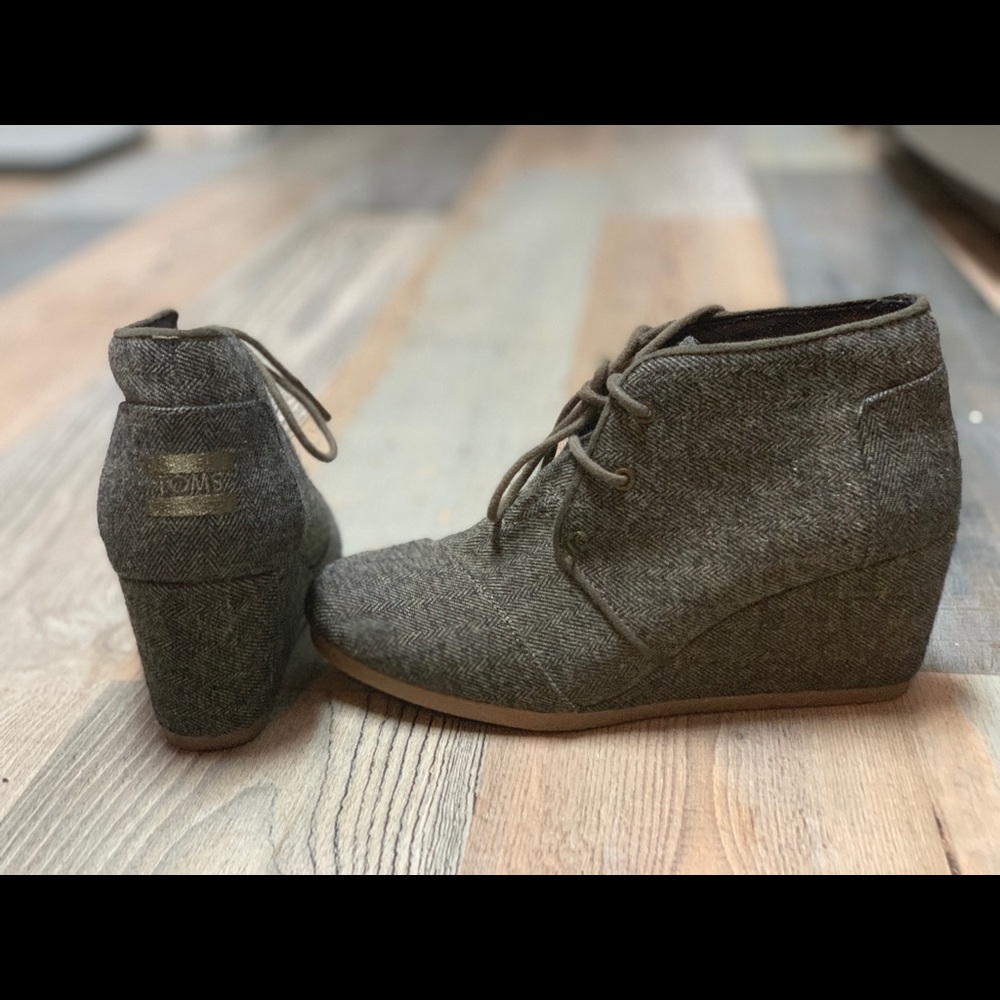 Toms olive Green wedge booties